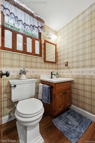 1524 3 Lakes Drive, Troy, MI 48085