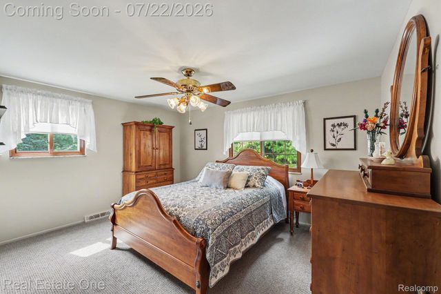 1524 3 Lakes Drive, Troy, MI 48085