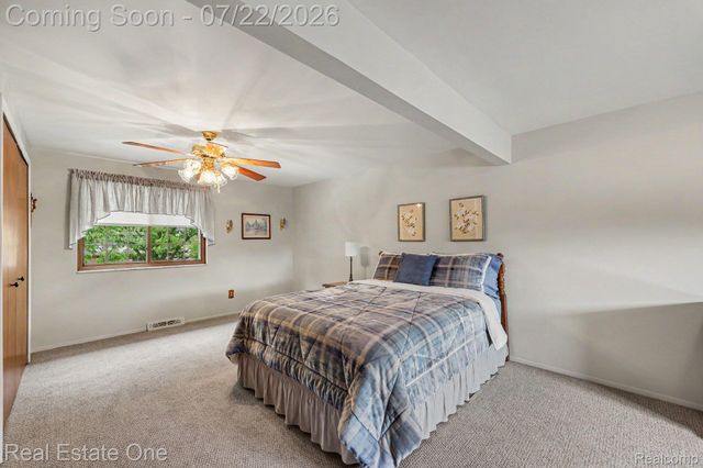 1524 3 Lakes Drive, Troy, MI 48085