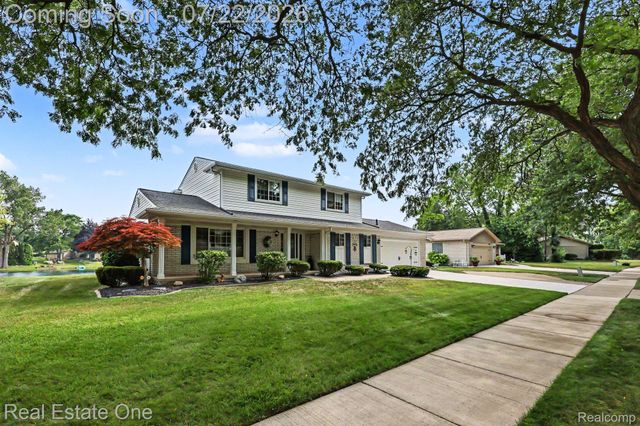 1524 3 Lakes Drive, Troy, MI 48085