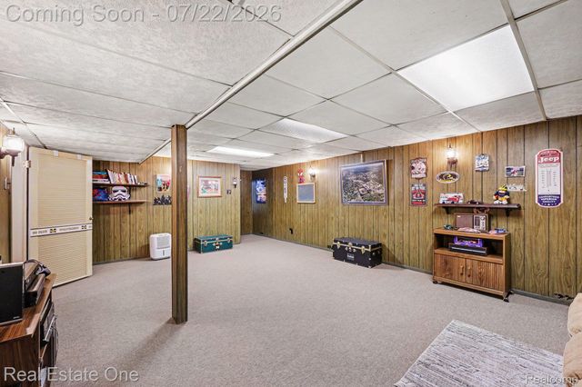1524 3 Lakes Drive, Troy, MI 48085