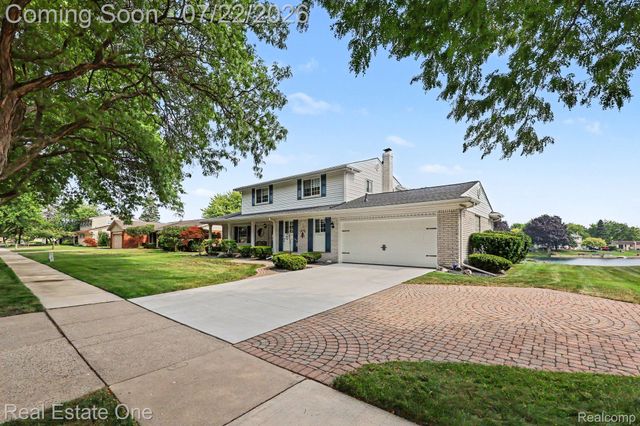 1524 3 Lakes Drive, Troy, MI 48085