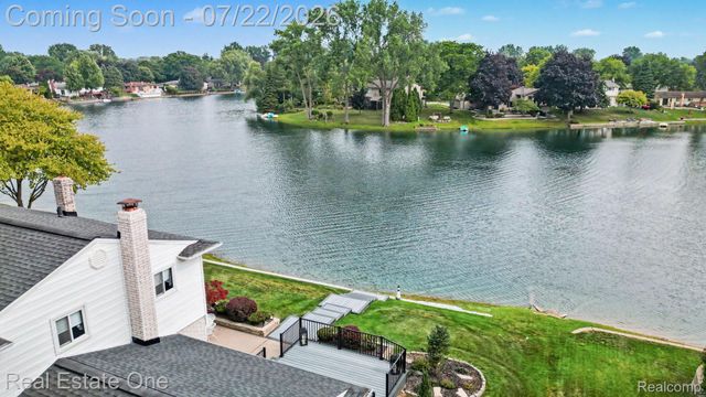 1524 3 Lakes Drive, Troy, MI 48085
