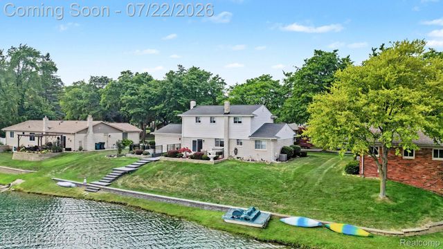 1524 3 Lakes Drive, Troy, MI 48085