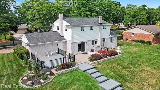 1524 3 Lakes Drive, Troy, MI 48085