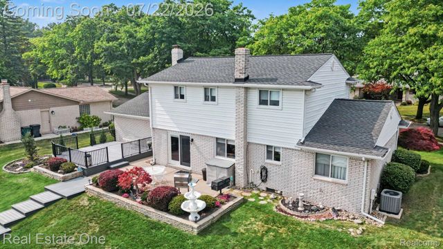 1524 3 Lakes Drive, Troy, MI 48085