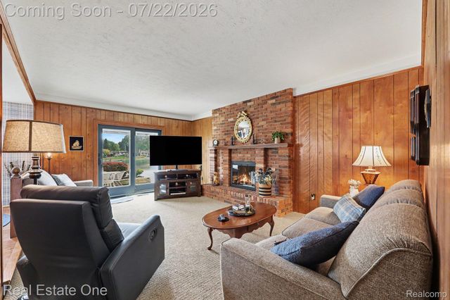 1524 3 Lakes Drive, Troy, MI 48085