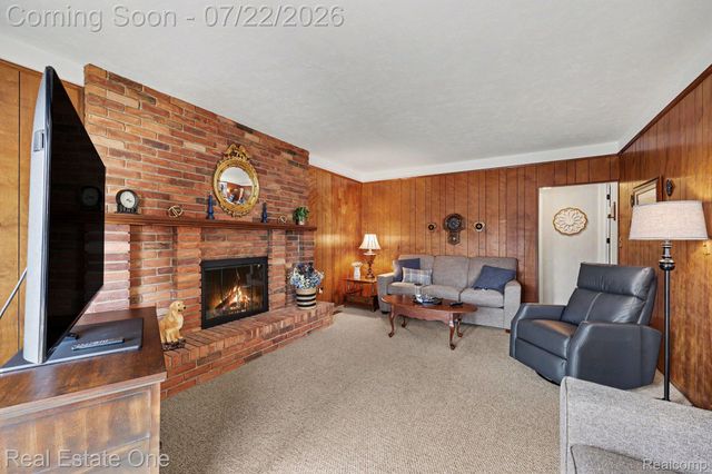 1524 3 Lakes Drive, Troy, MI 48085