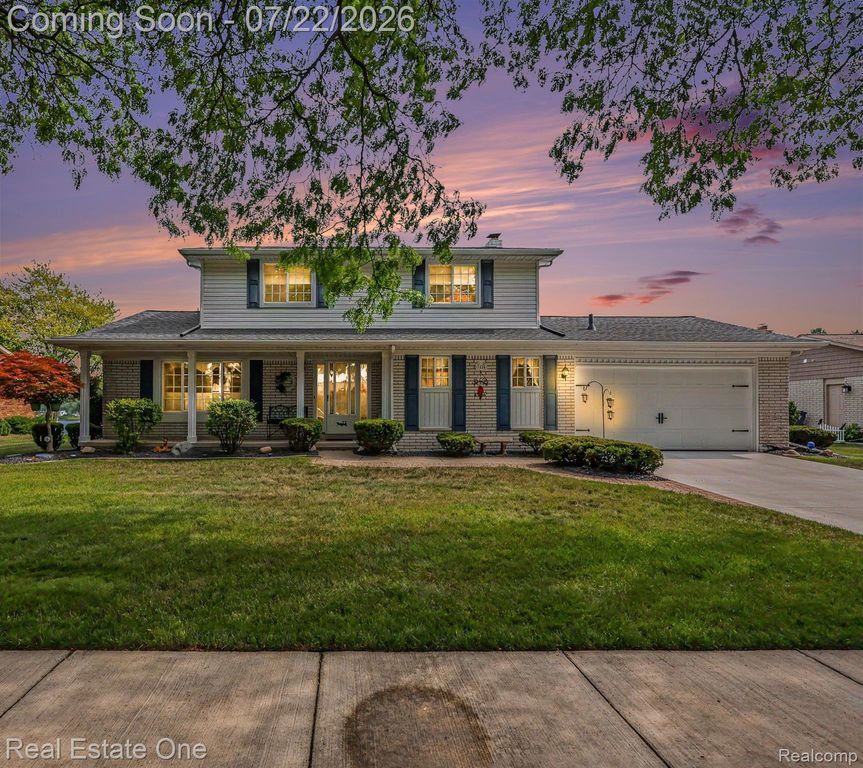 1524 3 Lakes Drive, Troy, MI 48085