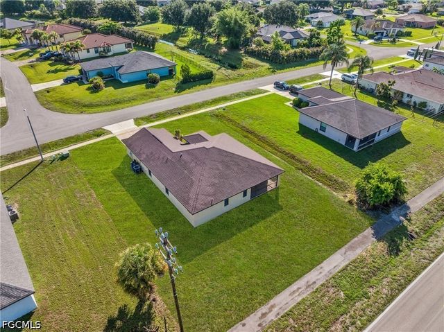 606 Morningmist LN, Lehigh Acres, FL 33974