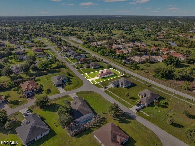 606 Morningmist LN, Lehigh Acres, FL 33974