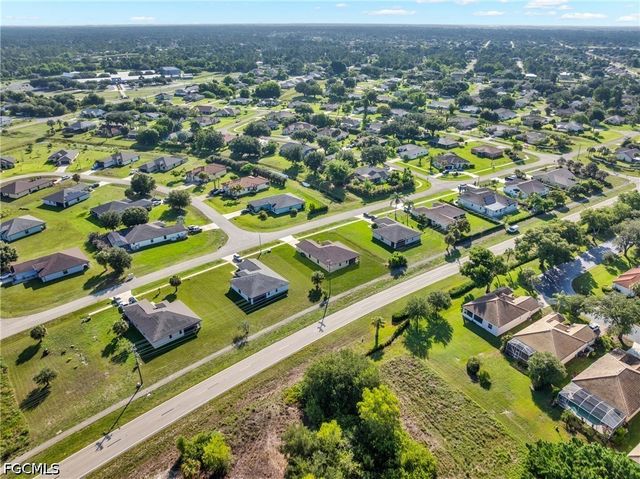 606 Morningmist LN, Lehigh Acres, FL 33974