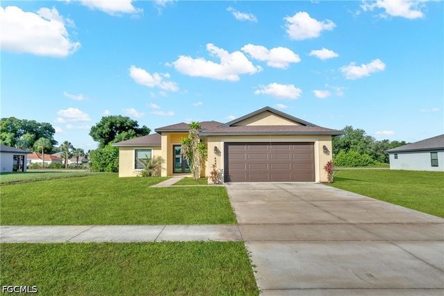 606 Morningmist LN, Lehigh Acres, FL 33974