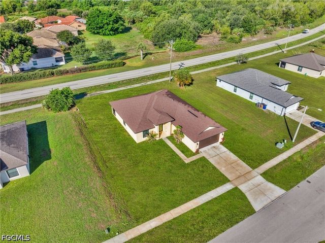 606 Morningmist LN, Lehigh Acres, FL 33974