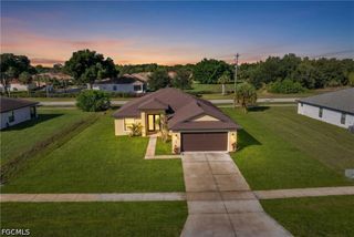 606 Morningmist LN, Lehigh Acres, FL 33974