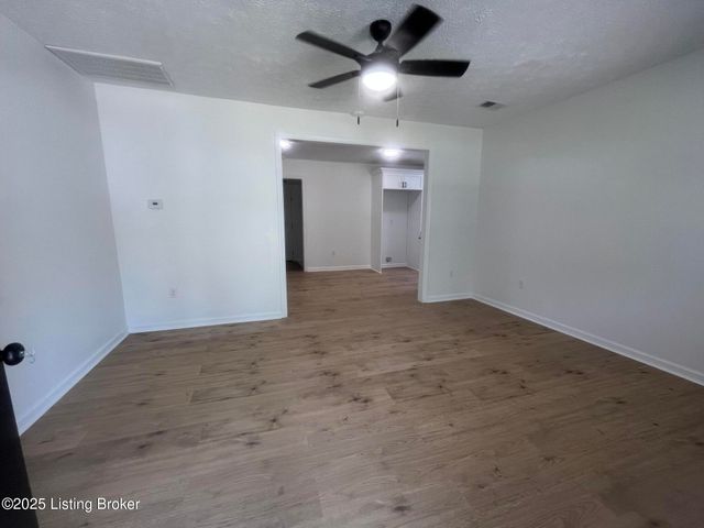 195 Sixth Ave, Shepherdsville, KY 40165