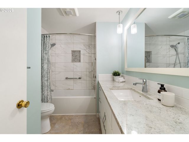 7118 Sw CANBY Ln, Portland, OR 97223
