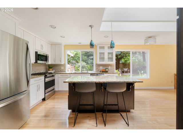7118 Sw CANBY Ln, Portland, OR 97223