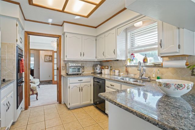 3532 Meadowside Drive, Bedford, TX 76021