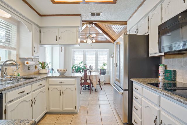 3532 Meadowside Drive, Bedford, TX 76021