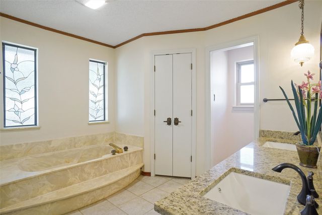 3532 Meadowside Drive, Bedford, TX 76021