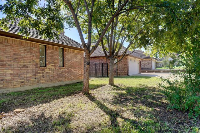 3532 Meadowside Drive, Bedford, TX 76021