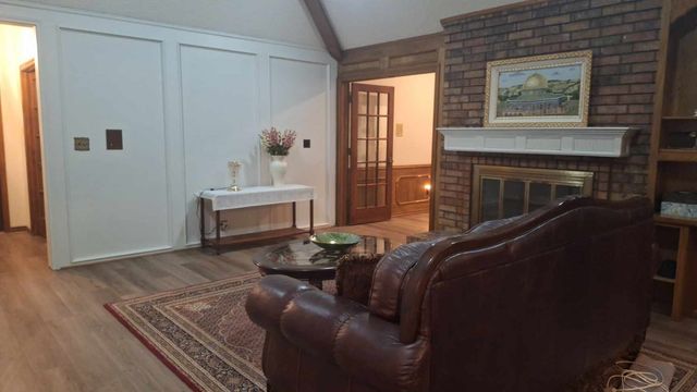 3532 Meadowside Drive, Bedford, TX 76021