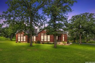 124 ROSEWOOD DR, La Vernia, TX 78121