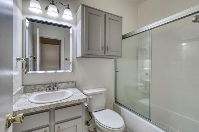 1301 Canyon Creek Circle, College Station, TX 77840