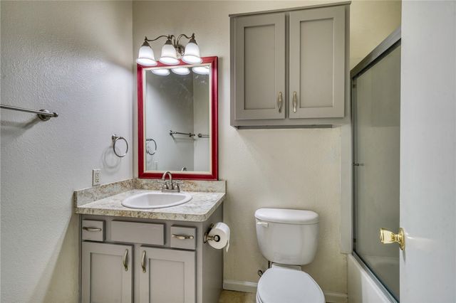 1301 Canyon Creek Circle, College Station, TX 77840