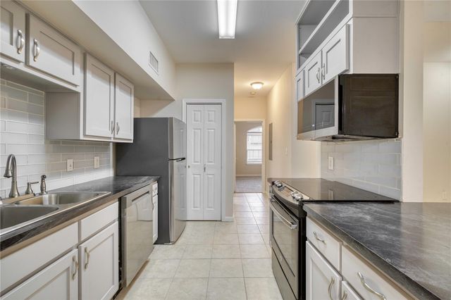 1301 Canyon Creek Circle, College Station, TX 77840