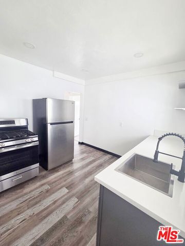 1516 W 11th Place, Los Angeles, CA 90015