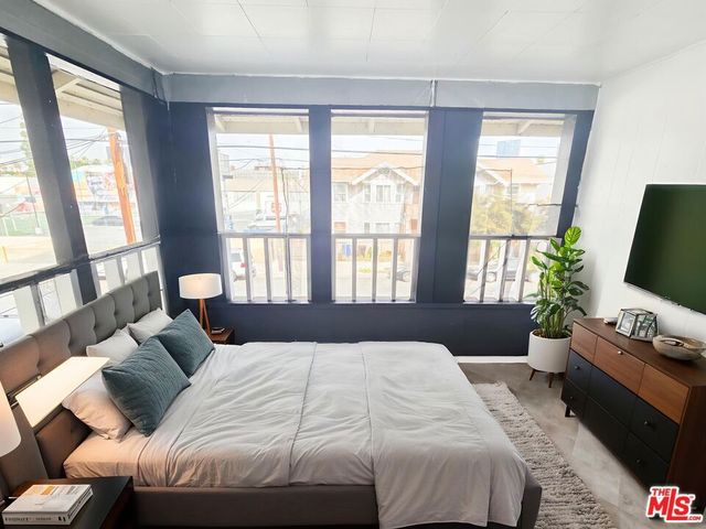 1516 W 11th Place, Los Angeles, CA 90015