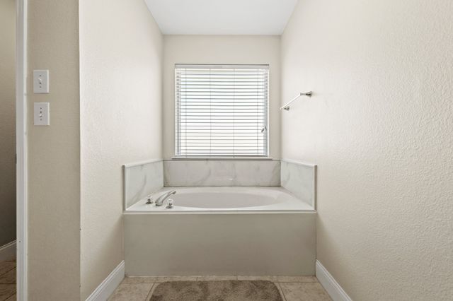 2716 Chatsworth Drive, Grapevine, TX 76051