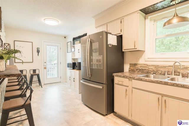 801 Charlene Drive, Vine Grove, KY 40175