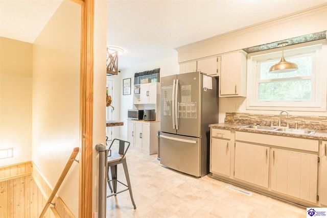 801 Charlene Drive, Vine Grove, KY 40175