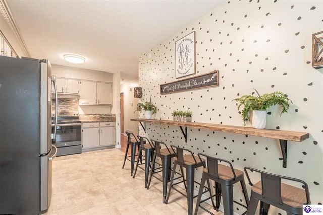 801 Charlene Drive, Vine Grove, KY 40175