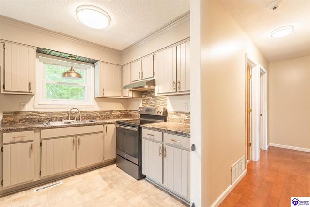 801 Charlene Drive, Vine Grove, KY 40175