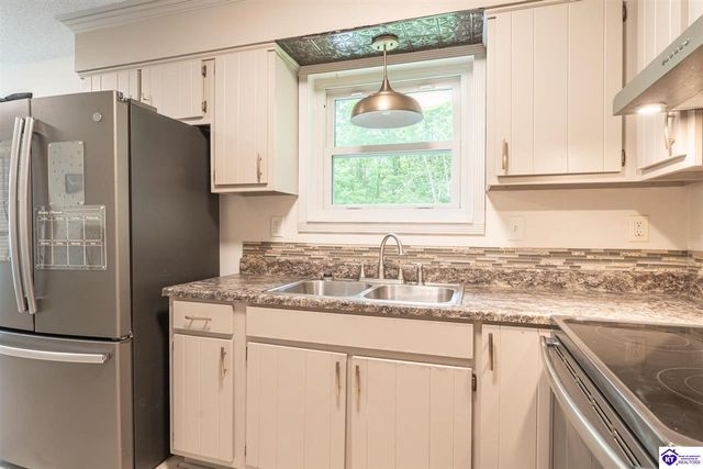 801 Charlene Drive, Vine Grove, KY 40175