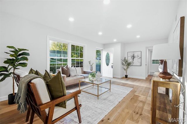 928 S Gore Avenue, Webster Groves, MO 63119