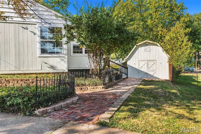928 S Gore Avenue, Webster Groves, MO 63119