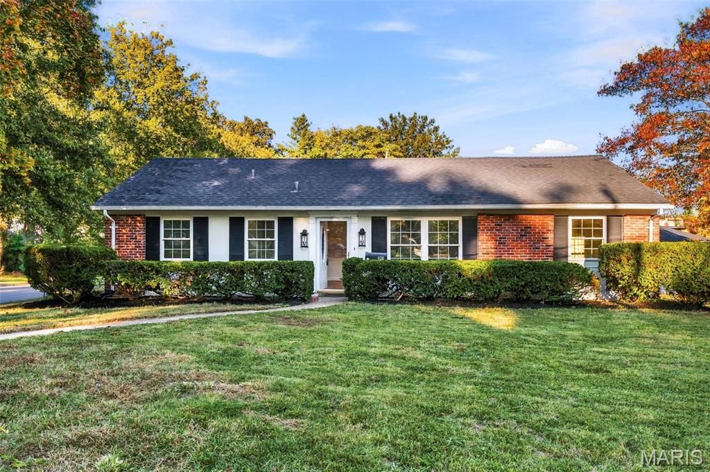 928 S Gore Avenue, Webster Groves, MO 63119