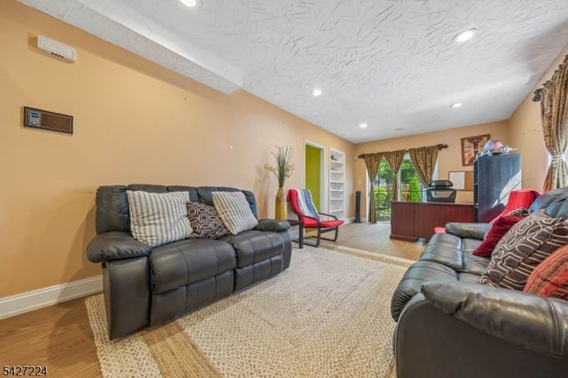 188 Kerrigan Blvd, Newark City, NJ 07106