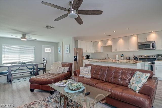 209 SE 44th TER, Cape Coral, FL 33904