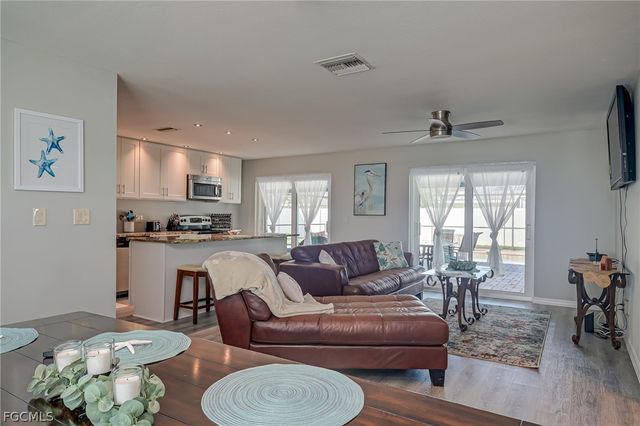 209 SE 44th TER, Cape Coral, FL 33904