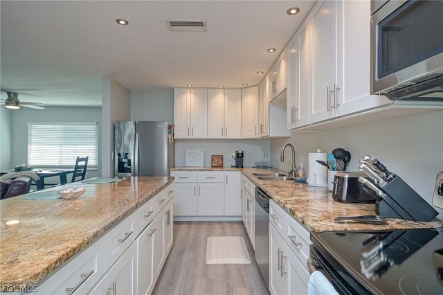 209 SE 44th TER, Cape Coral, FL 33904