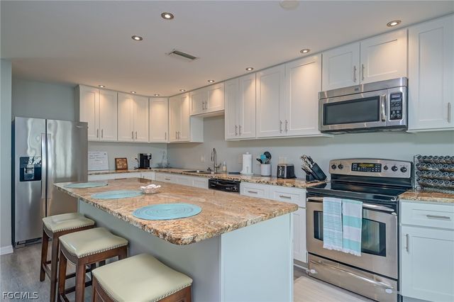 209 SE 44th TER, Cape Coral, FL 33904