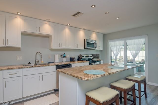 209 SE 44th TER, Cape Coral, FL 33904