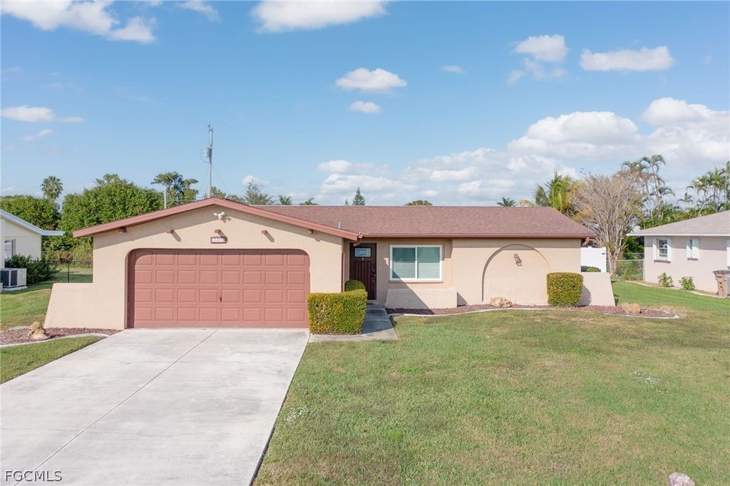 209 SE 44th TER, Cape Coral, FL 33904