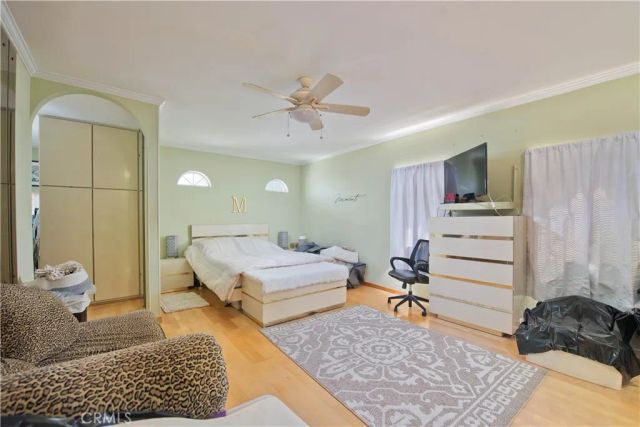 4618 Melbourne, Los Angeles, CA 90027